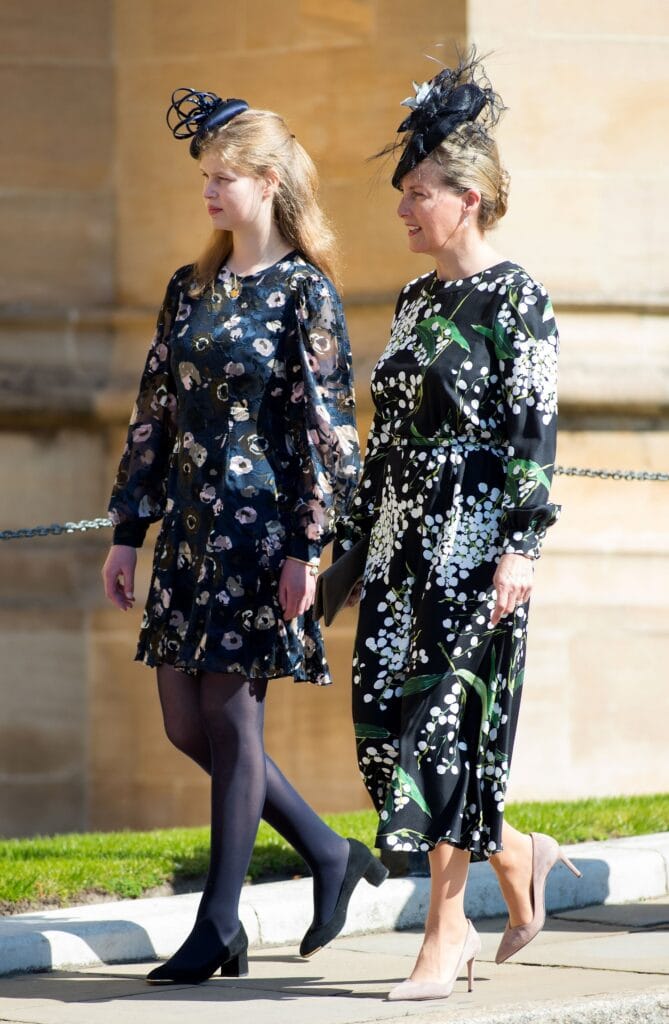 2019 04 21 louise sophie bloemenjurk anp pasen kerk LR