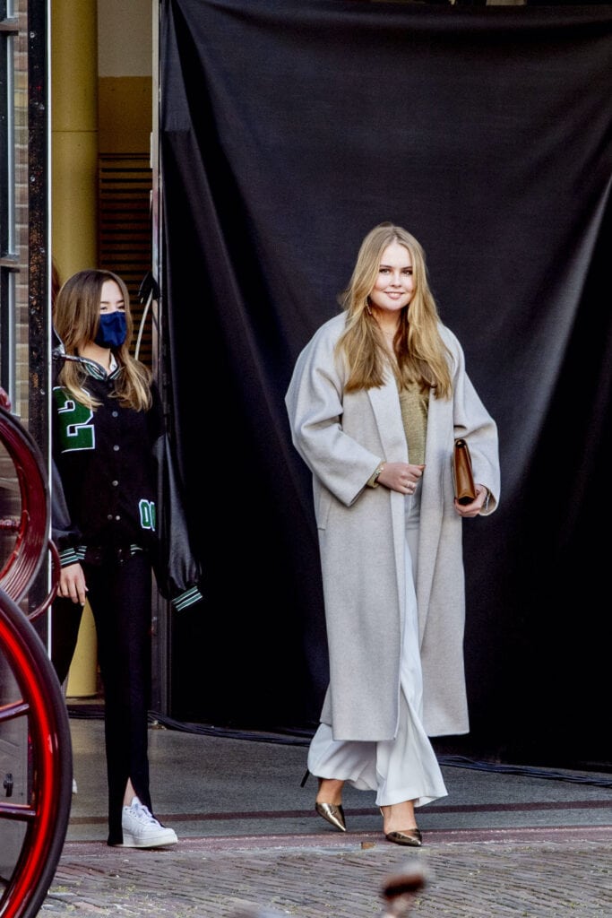 2021 koningsdag amalia streamers streetstyle anp