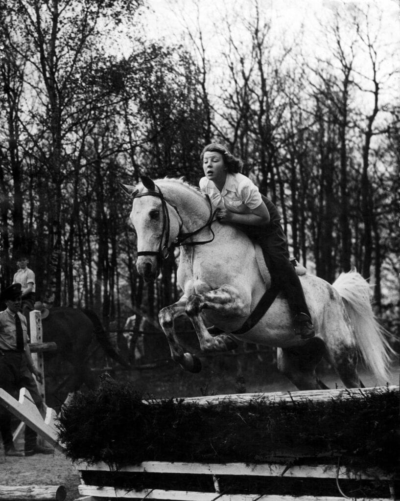 1952 04 19 beatrix springruiter paard anp