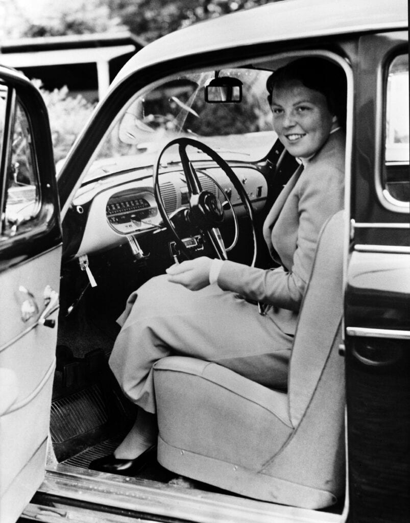 1956 beatrix 18 jaar fiat 1400 auto ANP