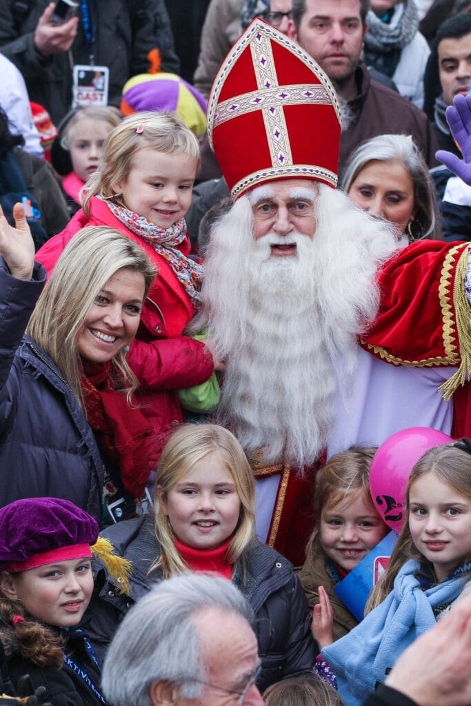 2012 scheveningen sinterklaas amalia maxima alexia ariane anp