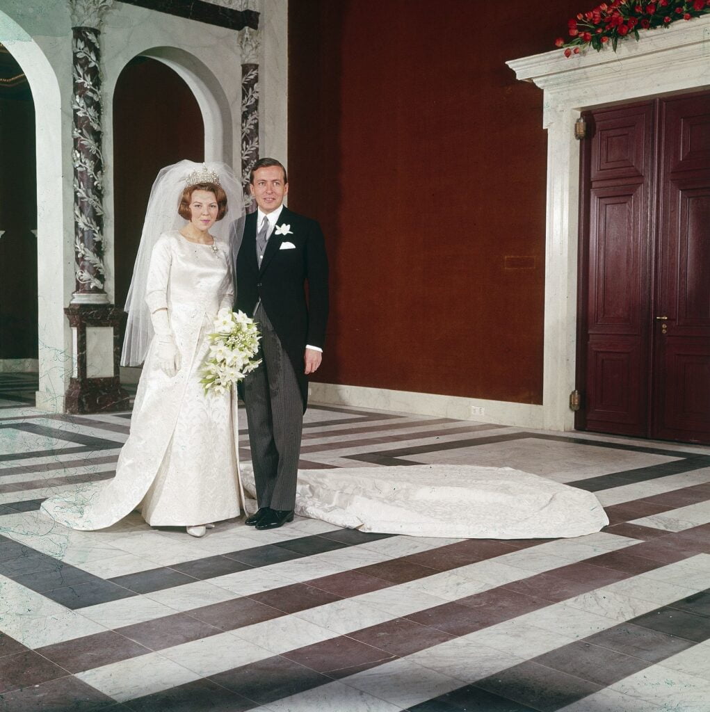 1966 beatrix claus huwelijk bruid winter nationaal archief