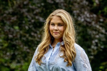 2020 zomerfotosessie amalia blauw groen natuur tuin anp