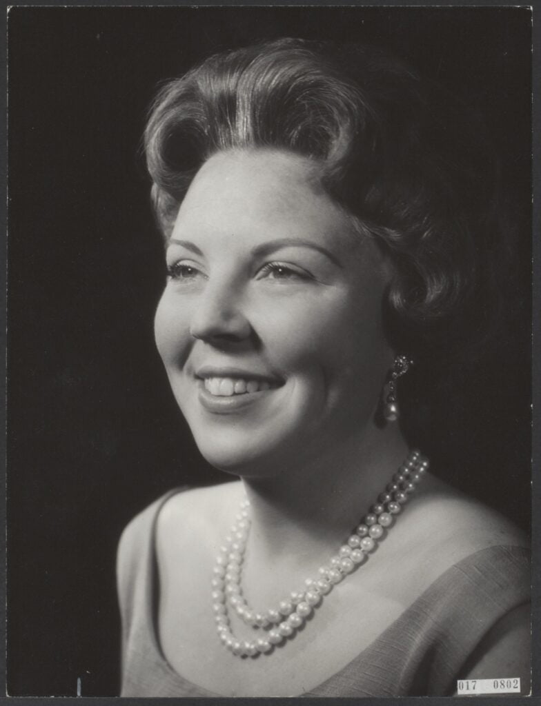 beatrix-parels-portret-nationaal-archief
