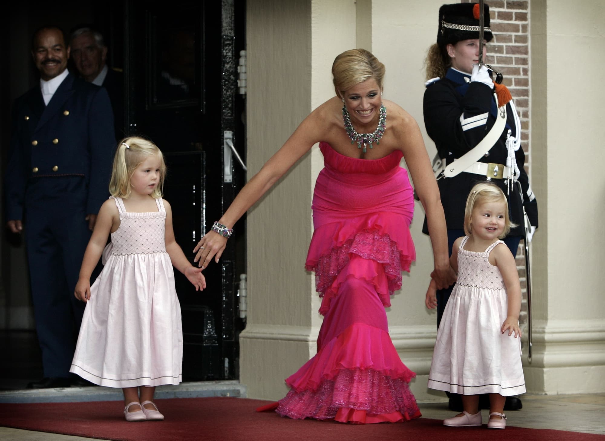 2007 amalia alexia maxima loper matching pink roze willem 40 het loo anp