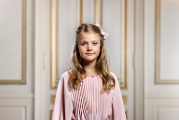 2022 estelle portret roze jurk KH