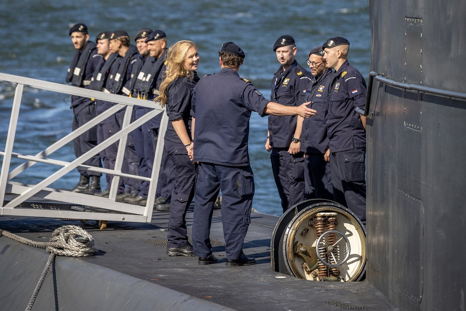 2022 prinses van oranje maakt kennis met de koninklijke marine 01 LR