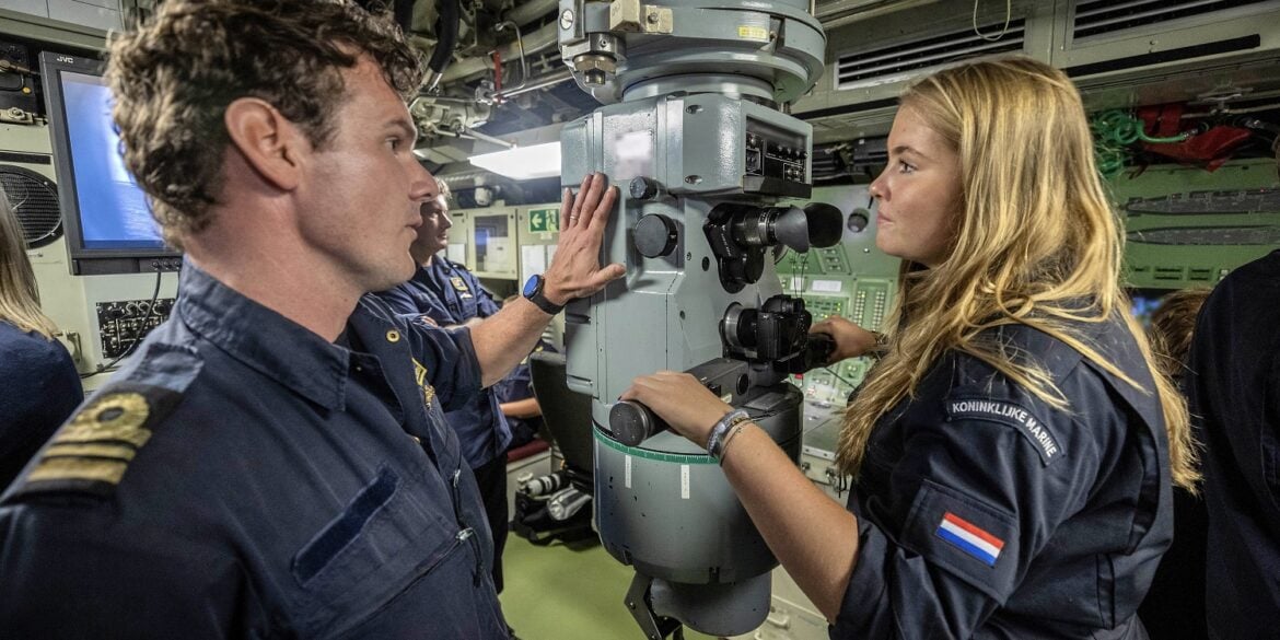 2022 prinses van oranje maakt kennis met de koninklijke marine 02 LR