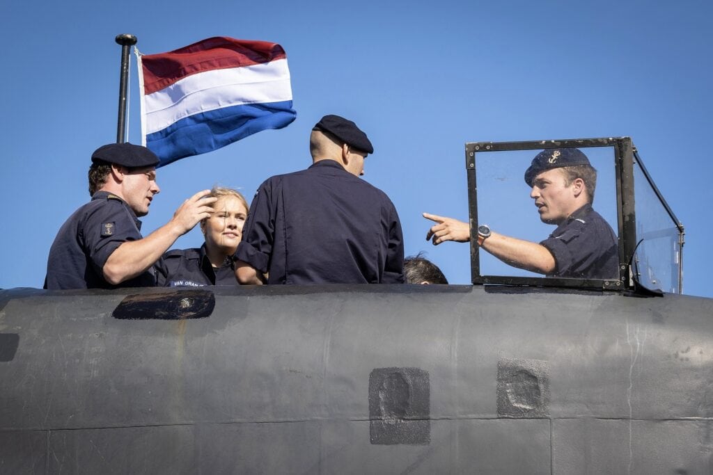 2022 prinses van oranje maakt kennis met de koninklijke marine 03 LR