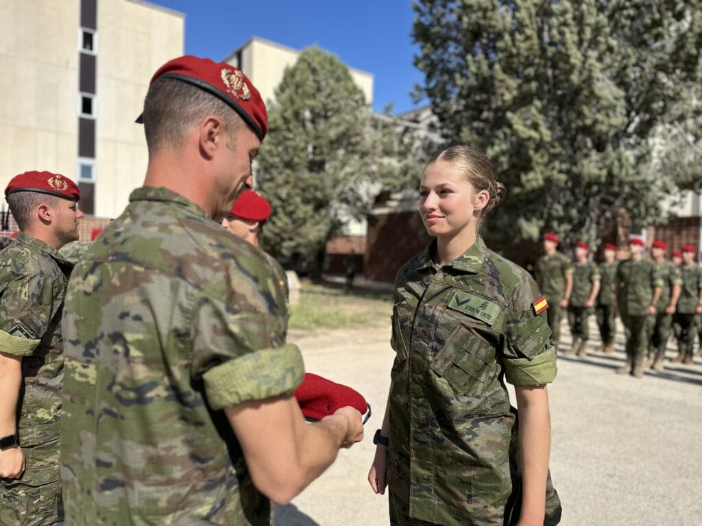 2023 spanje leonor militaire academie rode baret CR 03