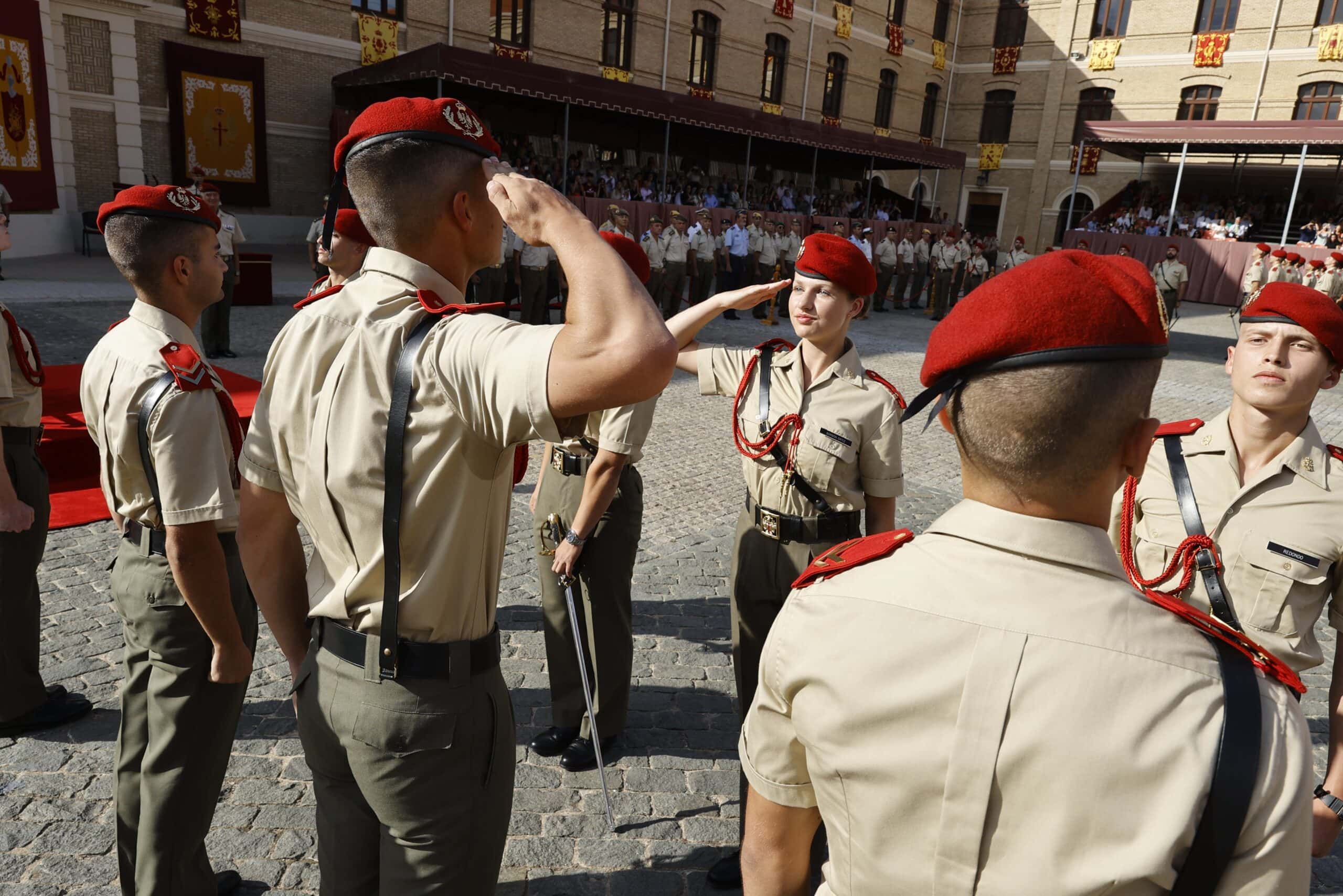 2023 spanje leonor militaire academie rode baret CR 06