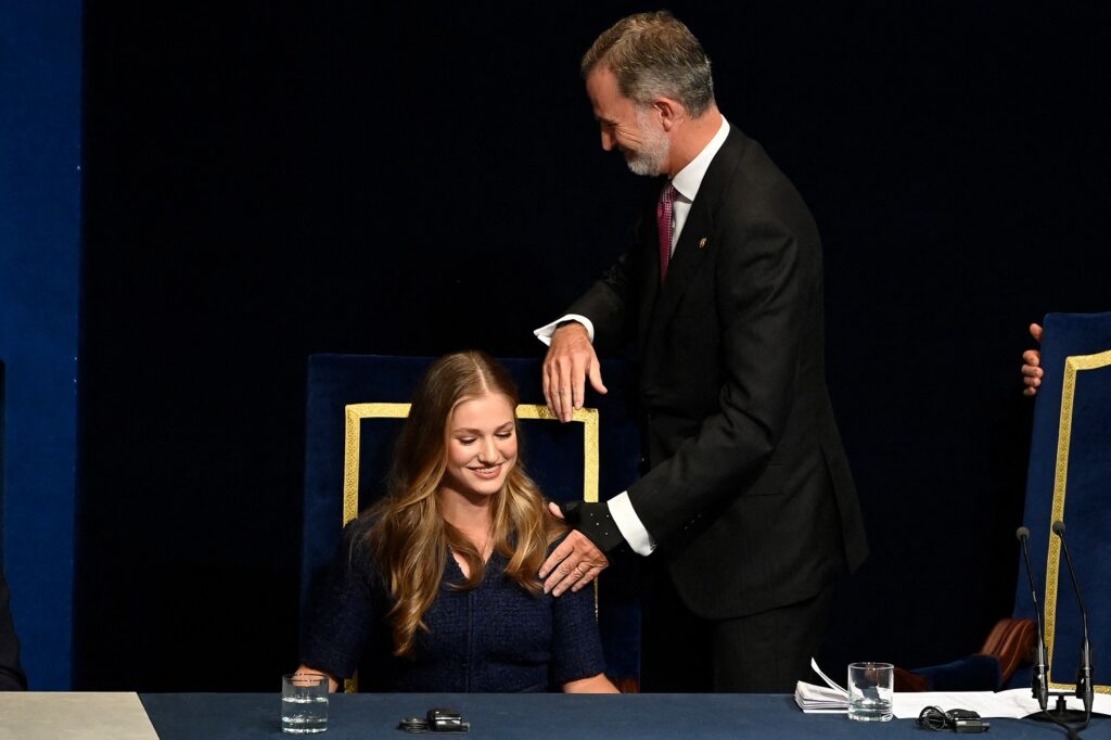 SPAIN ASTURIAS AWARDS ROYALS