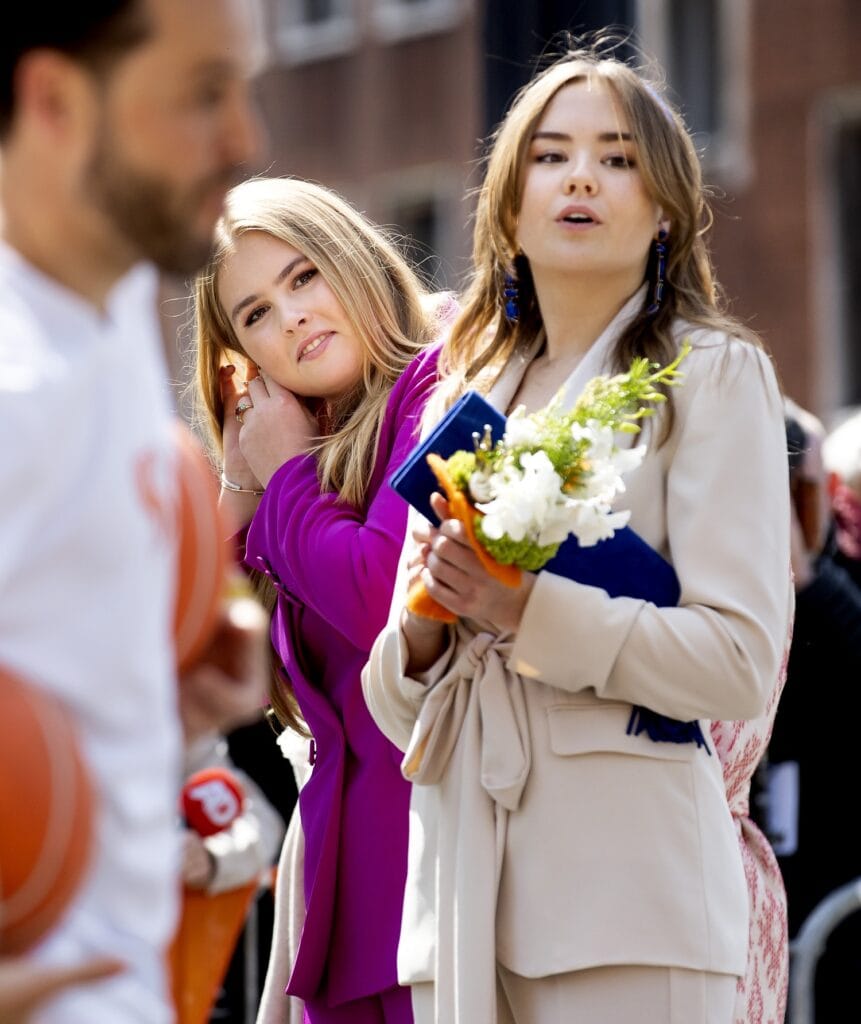 Koning en familie vieren Koningsdag in Rotterdam (pool)