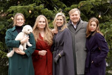 2023 kerst fotosessie huis ten bosch kerstboom amalia alexia ariane rvd1