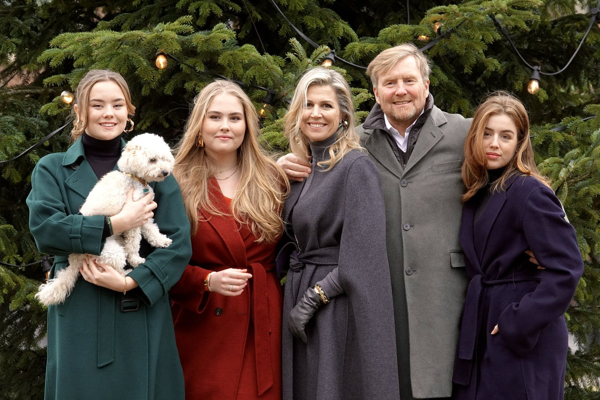 2023 kerst fotosessie huis ten bosch kerstboom amalia alexia ariane rvd1