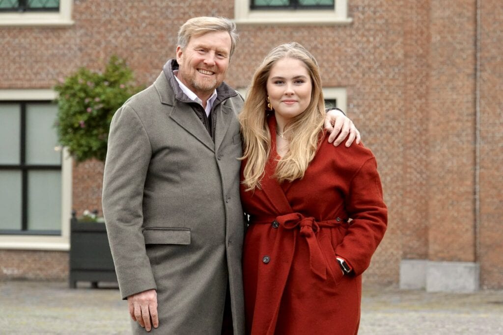 2023 kerst fotosessie huis ten bosch kerstboom amalia alexia ariane rvd2