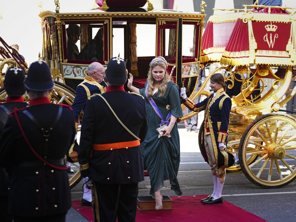 2022 prinsjesdag amalia rode loper carpet ministerie van financien 1