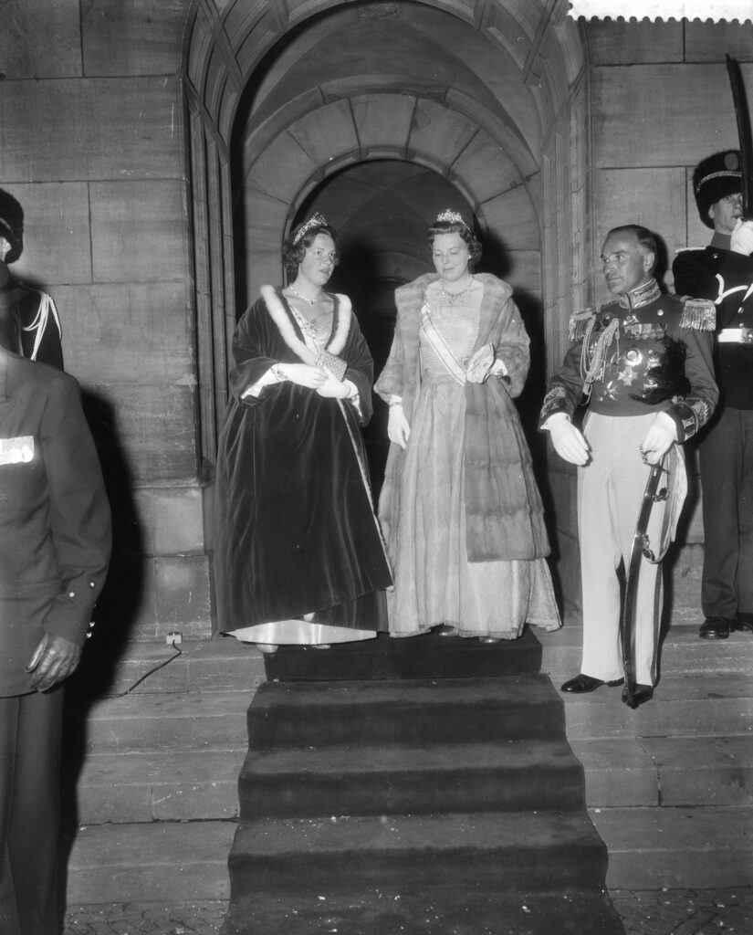 1959 Beatrix staatsbezoek shah perzie aan NL NA