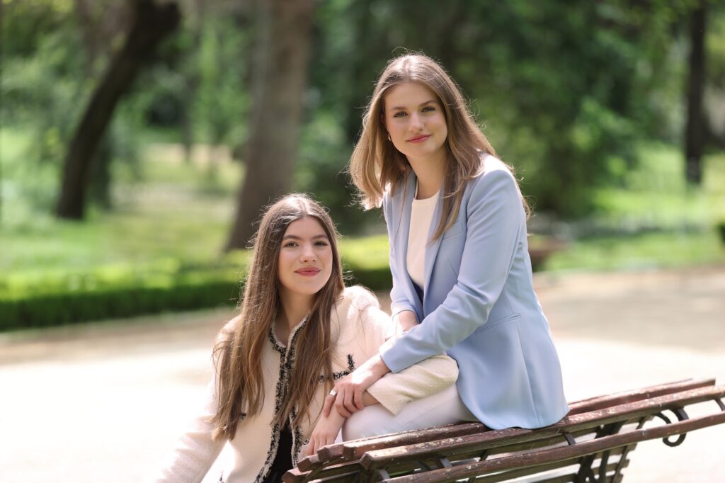 Queen Letizia and King Felipe and Crown Princess Leonor and Princess Sofia posing for a photosession for the 10th anniversary of coronation. ADEL ROYALS ROYALTYMONACHY KONIGLICH ROYAUX