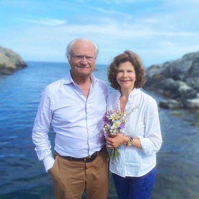 En hälsning från Kungaparet om en glad midsommar, juni 2021.