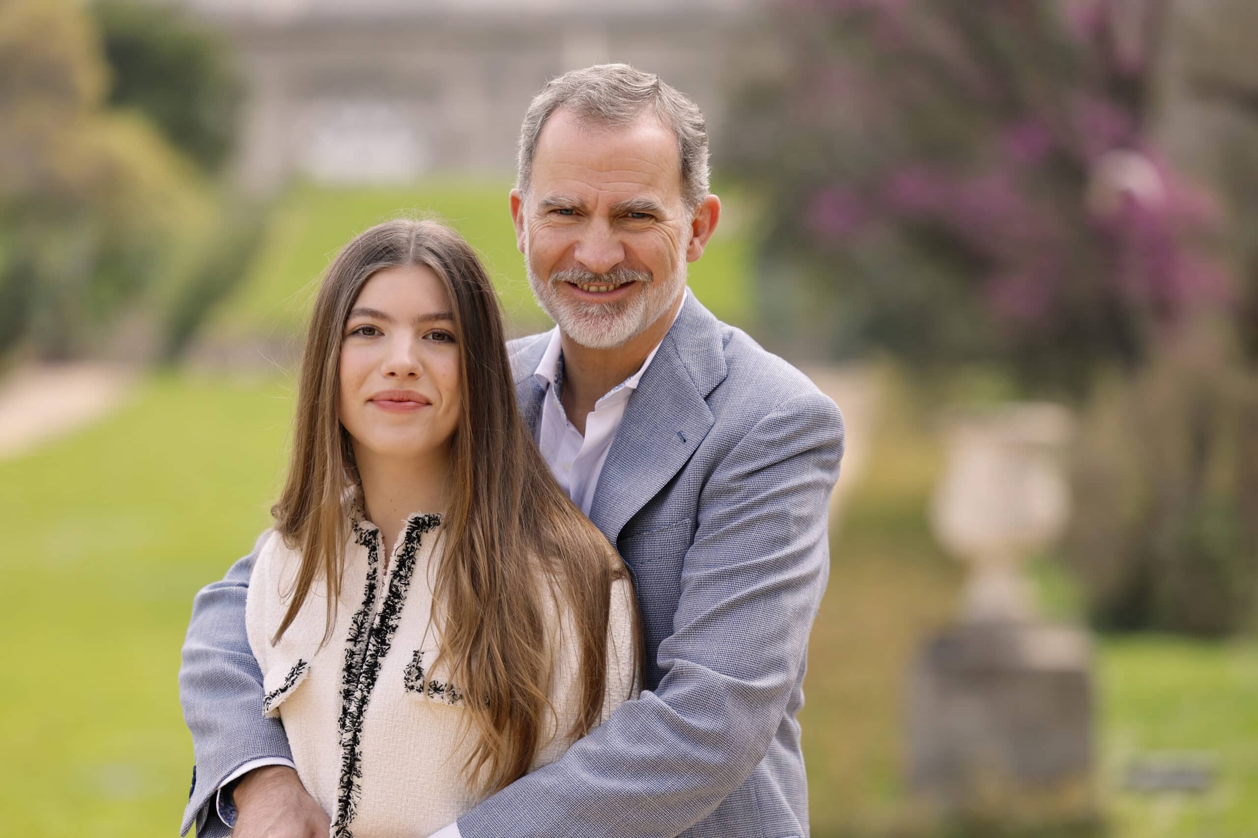 Queen Letizia and King Felipe and Crown Princess Leonor and Princess Sofia posing for a photosession for the 10th anniversary of coronation. ADEL ROYALS ROYALTYMONACHY KONIGLICH ROYAUX