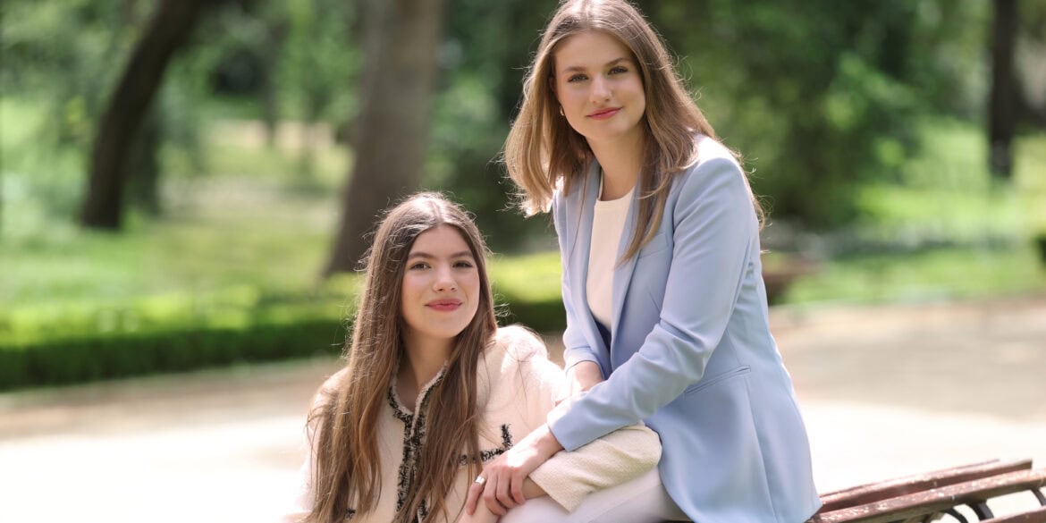 Queen Letizia and King Felipe and Crown Princess Leonor and Princess Sofia posing for a photosession for the 10th anniversary of coronation. ADEL ROYALS ROYALTYMONACHY KONIGLICH ROYAUX
