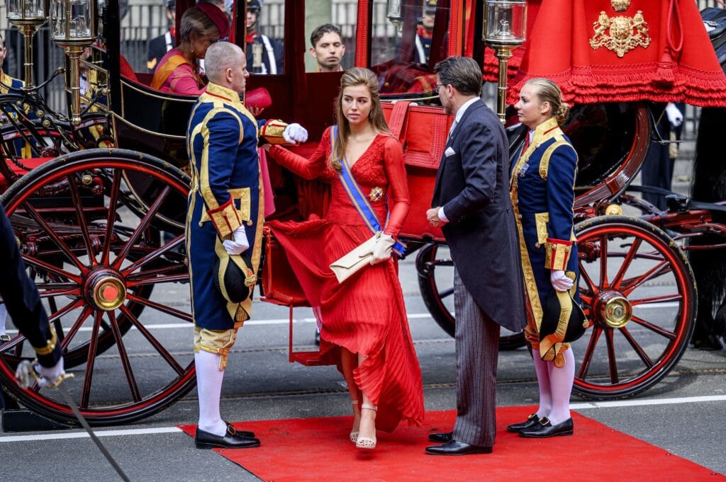 Prinsjesdag: Aankomst van koninklijke stoet bij Koninklijke Schouwburg