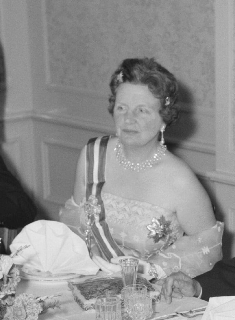 1951 juliana trellis na