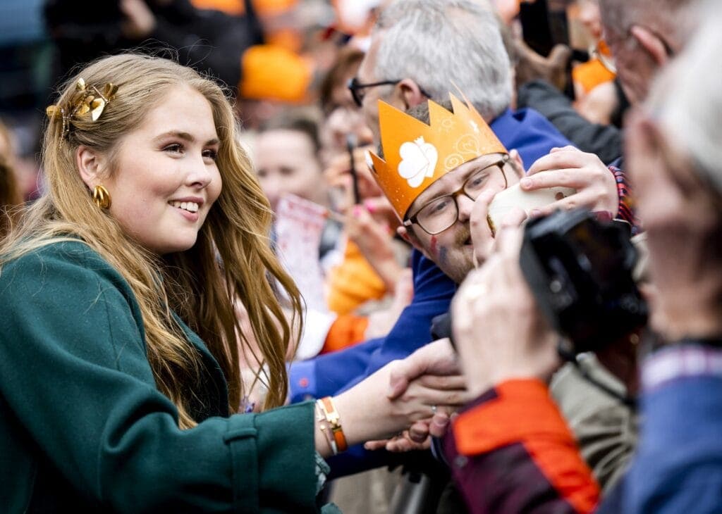 Koninklijke familie viert Koningsdag in Emmen (Pool)