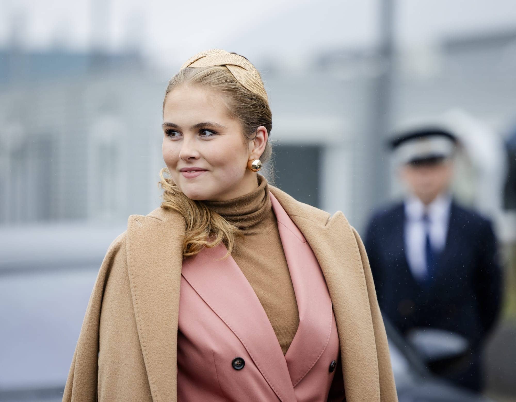 Prinses Amalia heeft eerste officiële soloklus en doopt schip