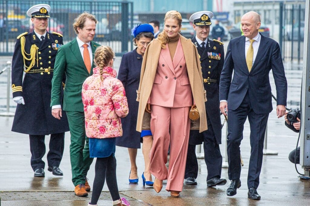 Prinses Amalia doopt Combat Support Schip ''Den Helder''