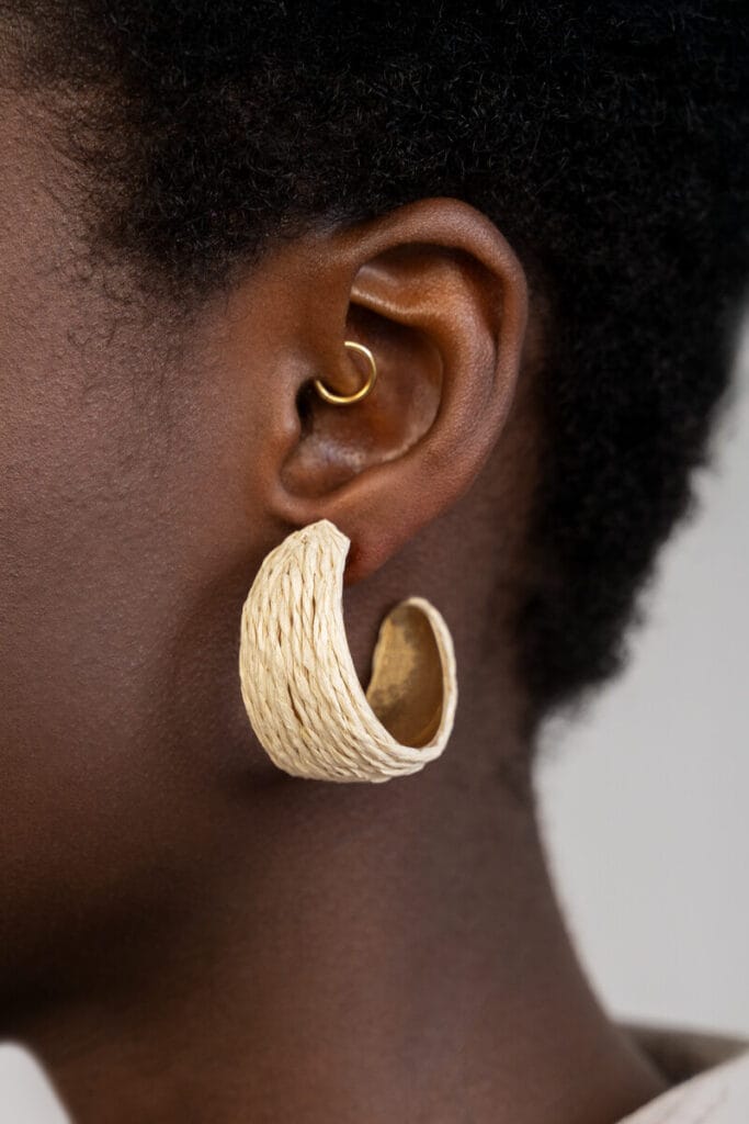 product images beige hoop earrings with raffia 1