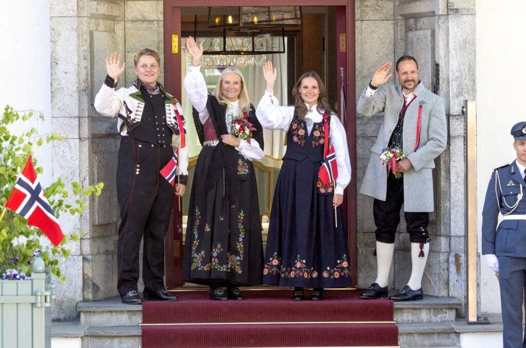 Welcoming the children's parade from Asker on the occasion of the Norwegian National Day celebrations 2025 at Skaugum Manor in Asker near Oslo, Norway, May 17th, 2025.