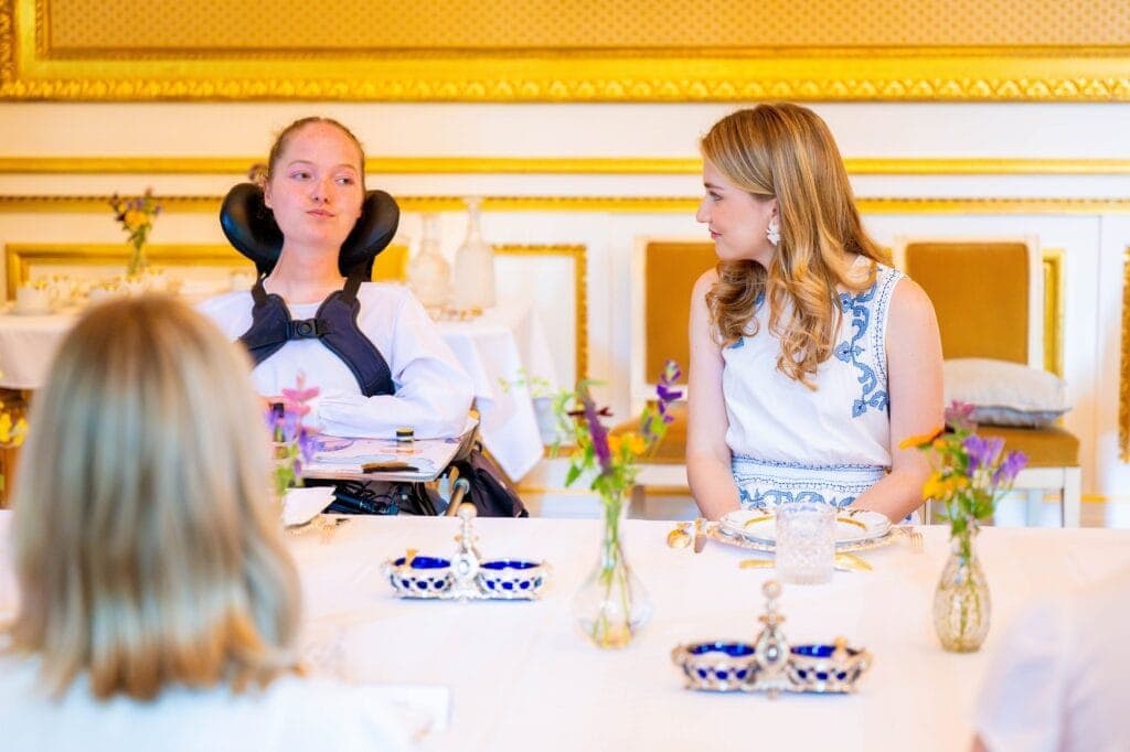 Prinses Elisabeth verwelkomt kinderen