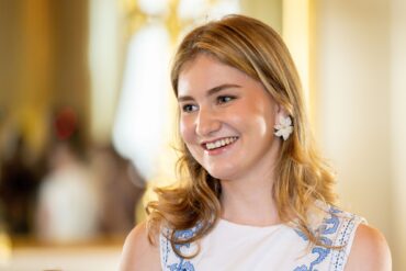 Prinses Elisabeth verwelkomt kinderen