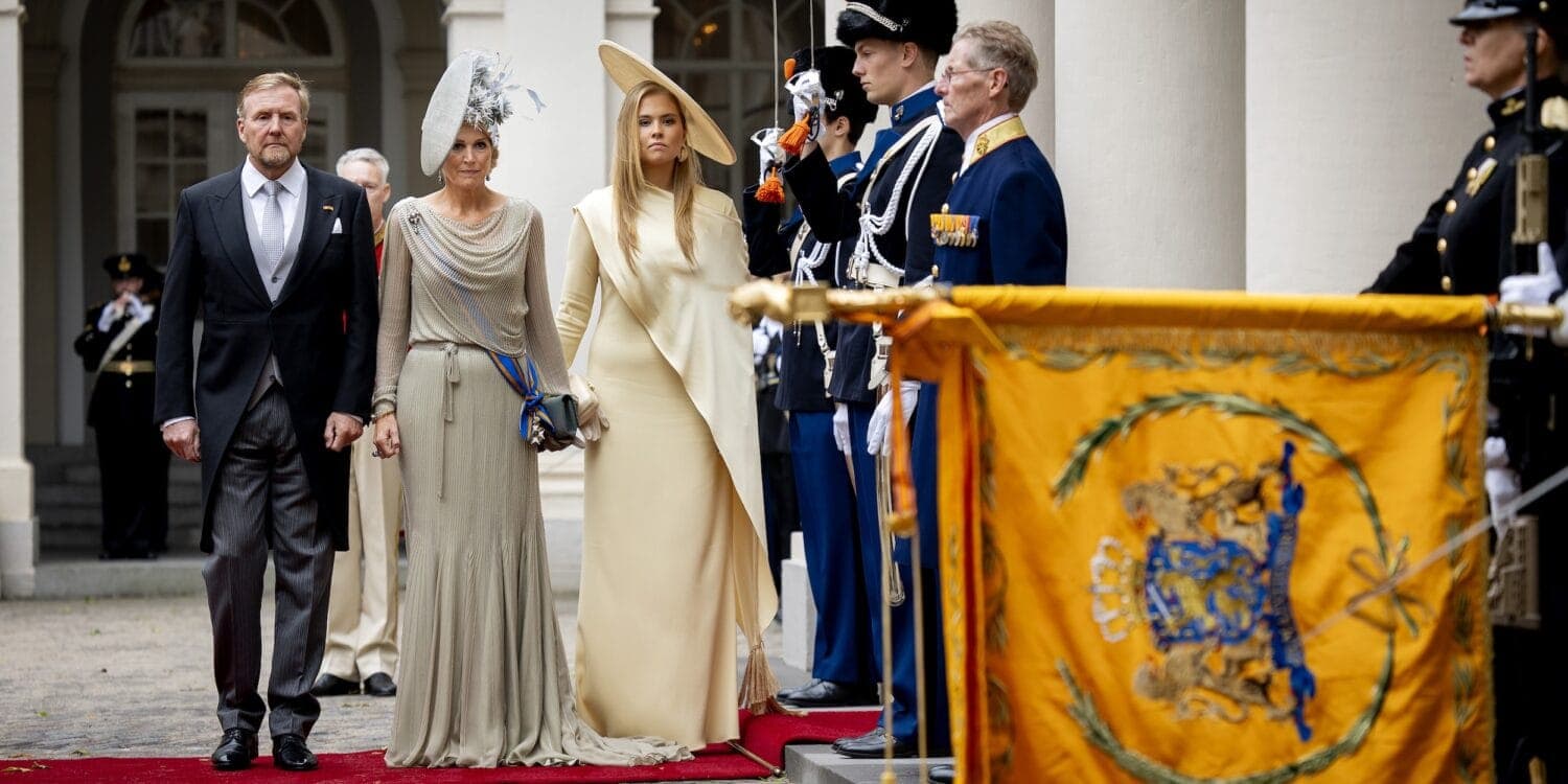 Prinsjesdag: Vertrek koninklijke stoet Paleis Noordeinde naar Koninklijke Schouwburg (Pool)
