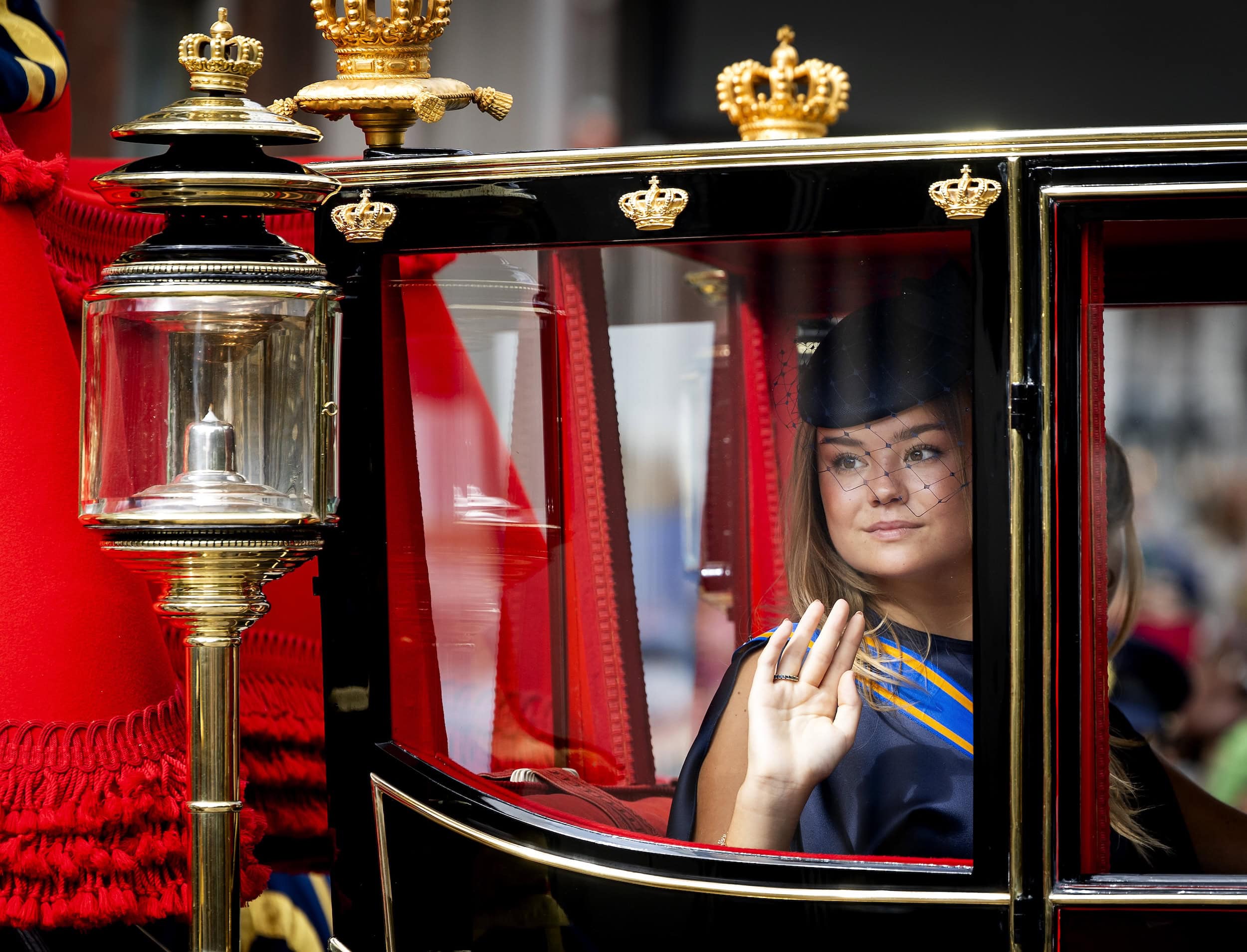 Prinsjesdag: Aankomst koninklijke stoet bij Paleis Noordeinde en balkonscene