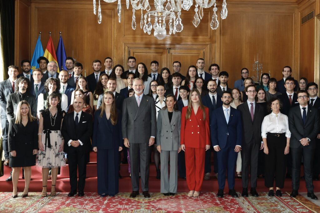 2025 Spanje Asturias Sofia rood pak CR