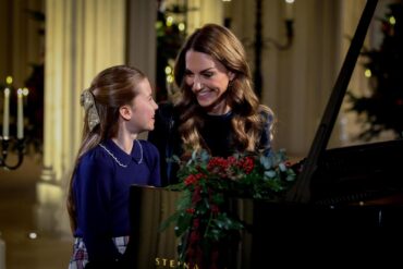 Catherine en Charlotte 04 piano