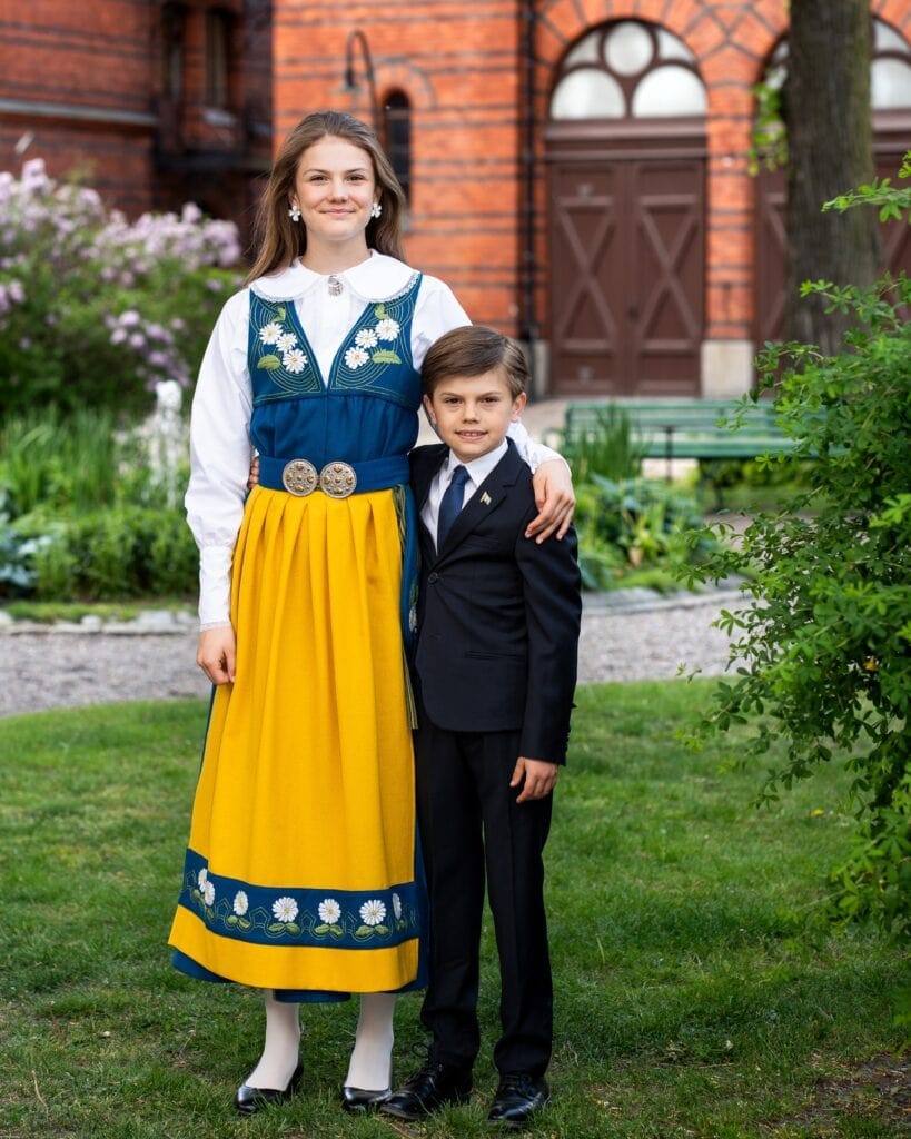 2025 zweden estelle en oscar in klederdracht nationale dag KH