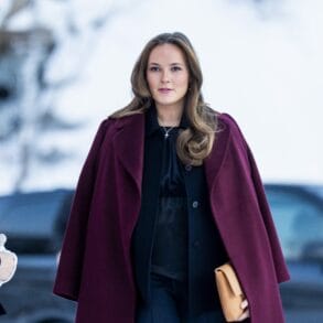 2026 noorwegen ingrid bordeaux jas finnmark anp