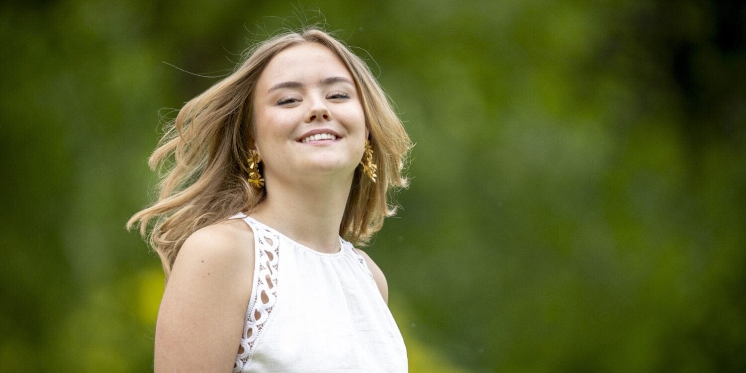 2024 Ariane witte jurk afgesneden huis ten bosch tuin anp