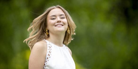 2024 Ariane witte jurk afgesneden huis ten bosch tuin anp